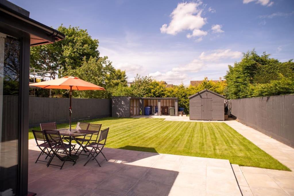 Orchid Lodge - Two Bed Generous Flat - Parking, Netflix, Wifi - Close To Blenheim Palace & Oxford - F4 キッドリントン エクステリア 写真