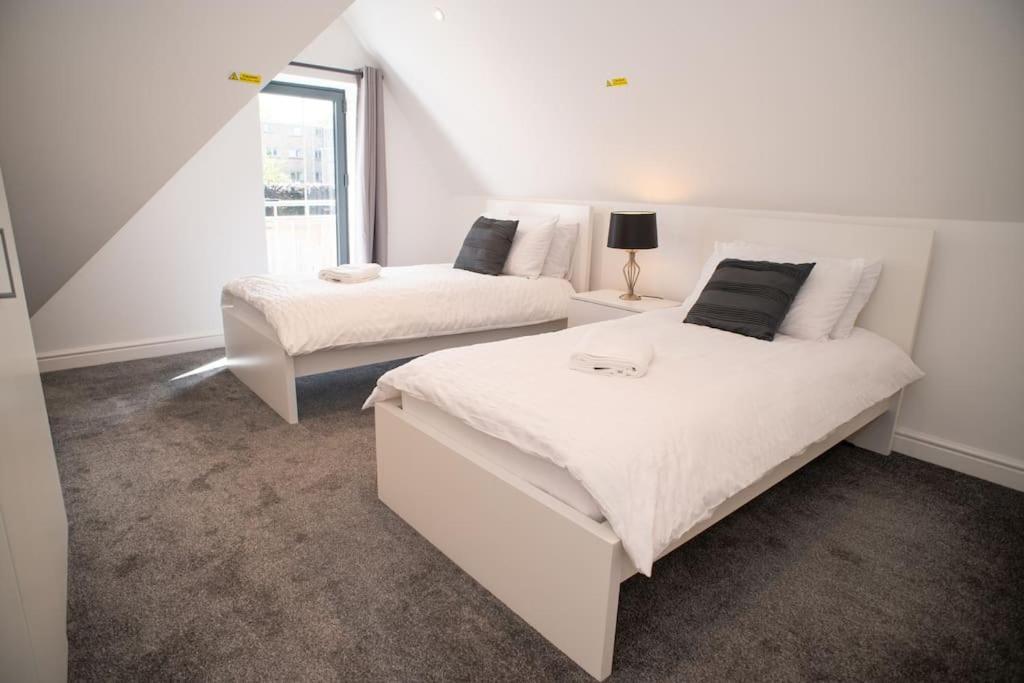 Orchid Lodge - Two Bed Generous Flat - Parking, Netflix, Wifi - Close To Blenheim Palace & Oxford - F4 キッドリントン エクステリア 写真