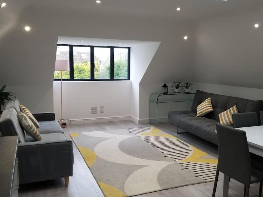 Orchid Lodge - Two Bed Generous Flat - Parking, Netflix, Wifi - Close To Blenheim Palace & Oxford - F4 キッドリントン エクステリア 写真