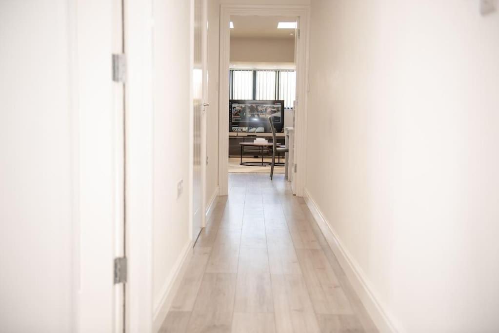Orchid Lodge - Two Bed Generous Flat - Parking, Netflix, Wifi - Close To Blenheim Palace & Oxford - F4 キッドリントン エクステリア 写真